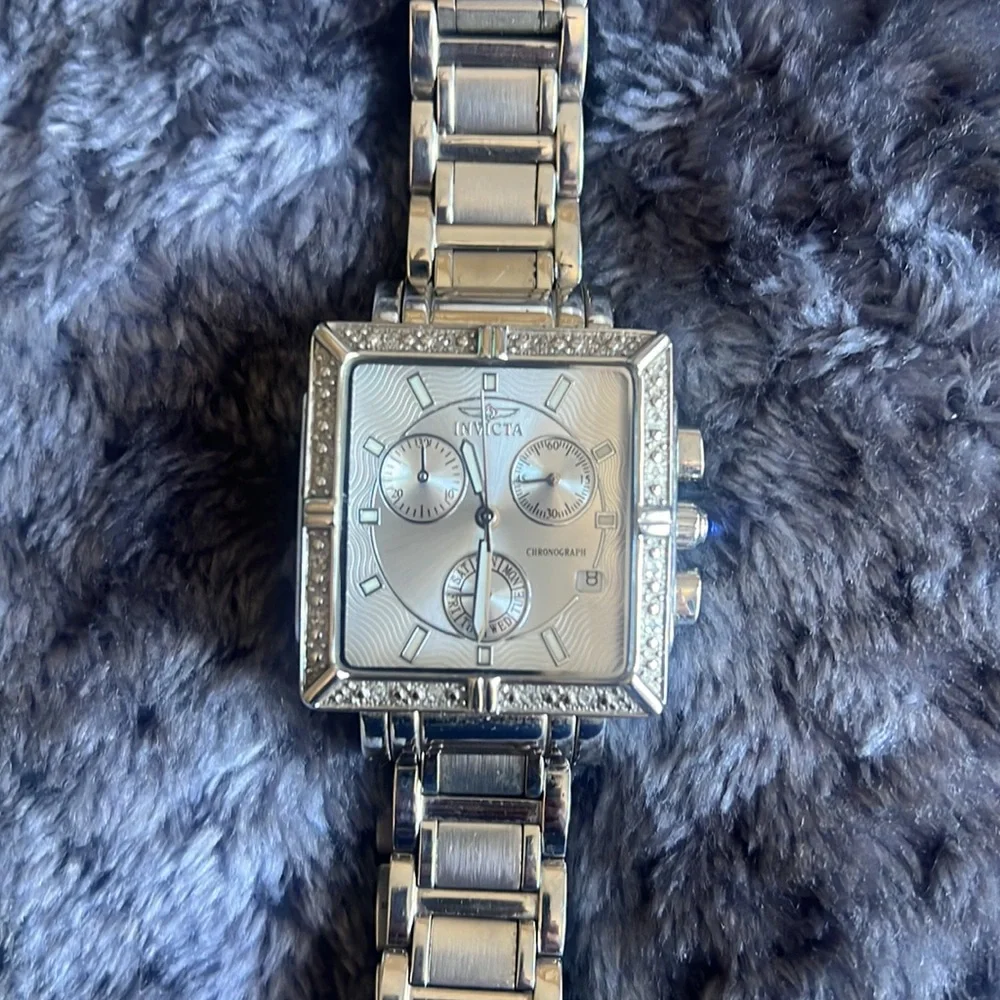 Watch - Picture 2 of 3